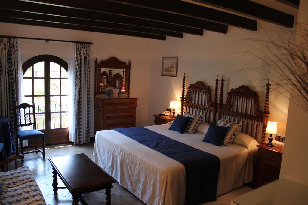 Petit Hotel Ses Rotges - Only Adults Cala Ratjada  Bagian luar foto