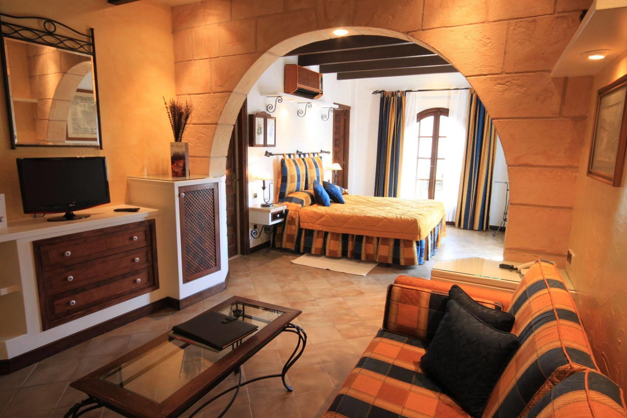 Petit Hotel Ses Rotges - Only Adults Cala Ratjada  Bagian luar foto