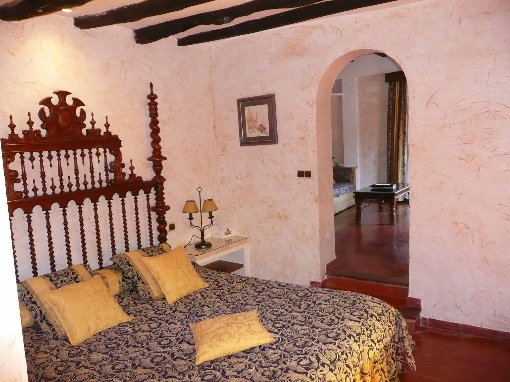 Petit Hotel Ses Rotges - Only Adults Cala Ratjada  Bagian luar foto